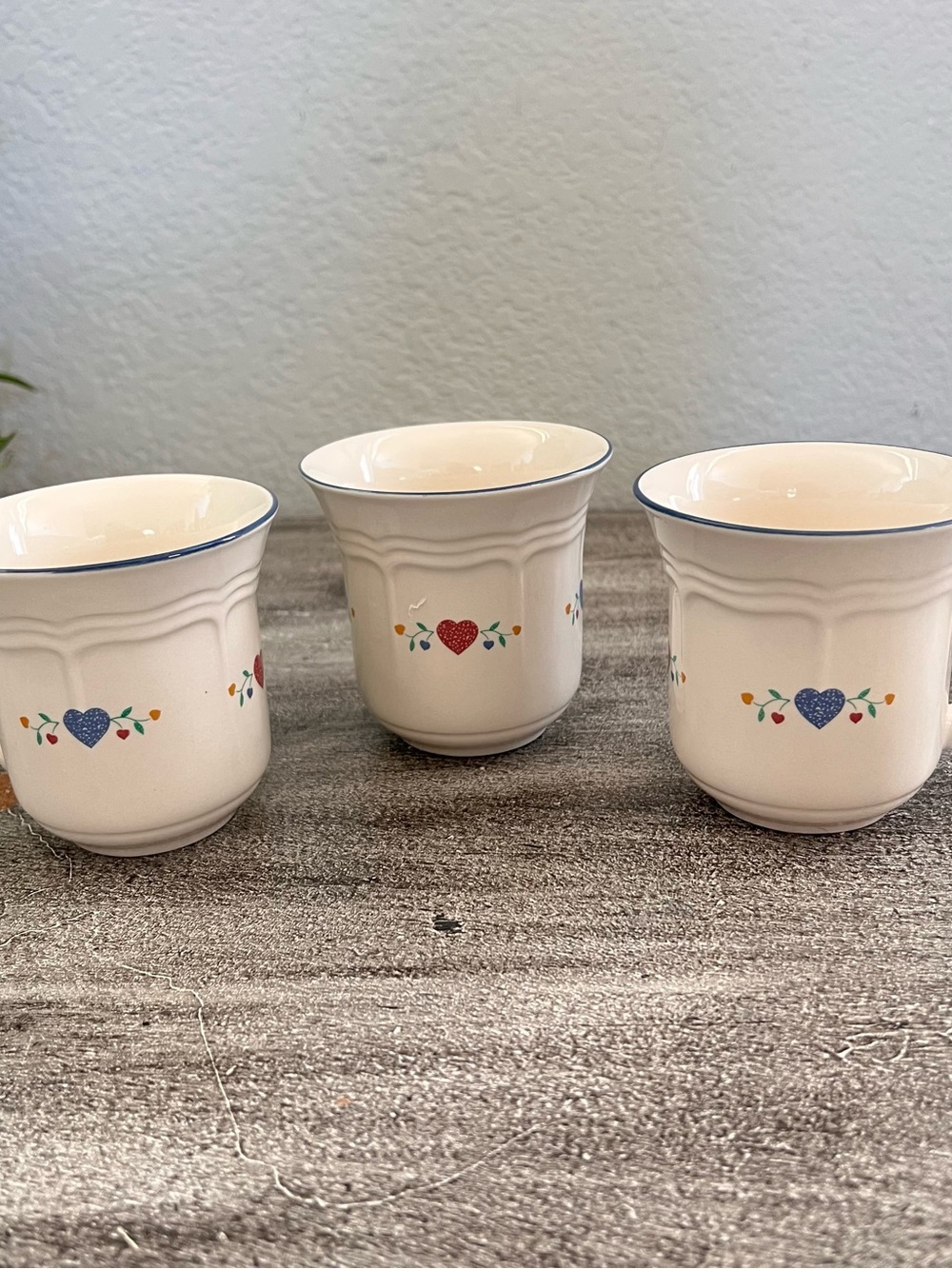 Legacy Hearts Cups 8 oz Newcor 1989
Stoneware White Blue Set Of 3